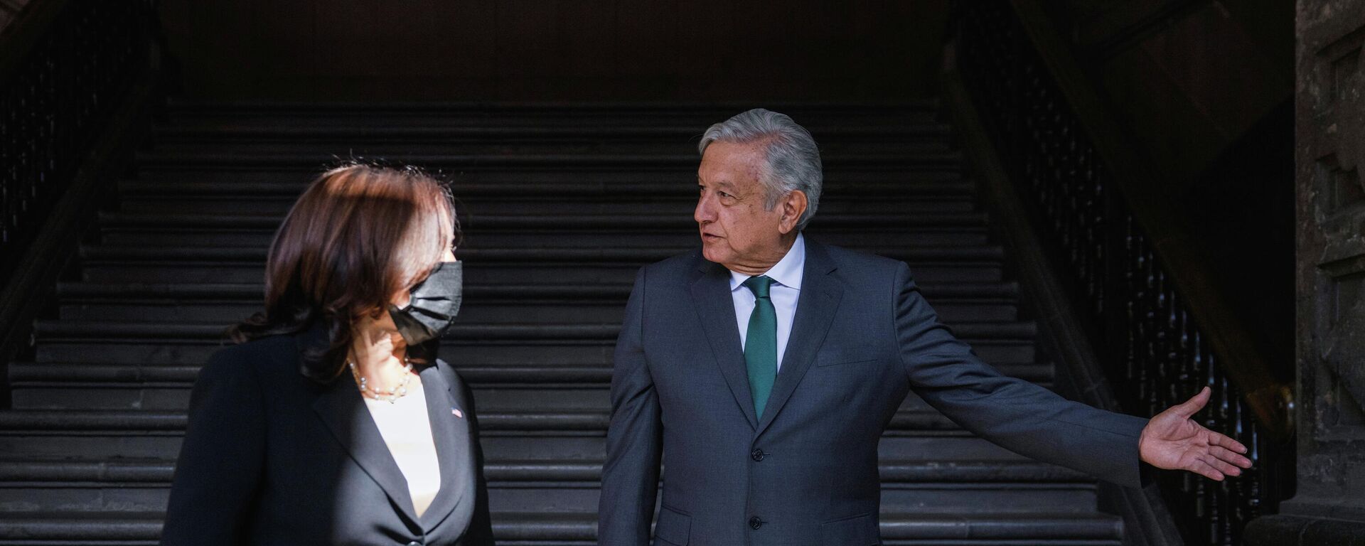 El presidente de México, Andrés Manuel López Obrador, recibe a la vicepresidente de EEUU, Kamala Harris, en el Palacio Nacional - Sputnik Mundo, 1920, 08.06.2021