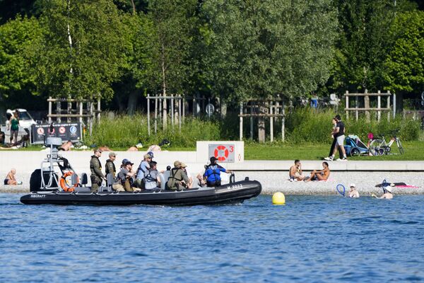 Los agentes de Policía patrullan el lago de Ginebra de cara al encuentro entre Putin y Biden. - Sputnik Mundo