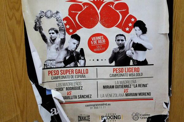Un póster de un combate de Miriam Gutiérrez en el gimnasio de Jero García en Madrid - Sputnik Mundo