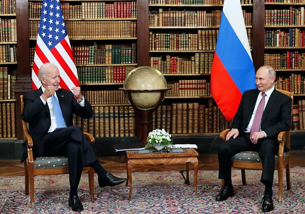 Los presidentes de Rusia y Estados Unidos, Vladimir Putin y Joe Biden, se reunieron en la villa La Grange de Ginebra.   - Sputnik Mundo