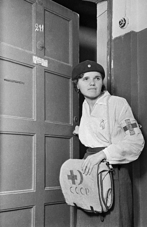 Una enfermera antes de ser enviada al frente, 26 de junio de 1941. - Sputnik Mundo