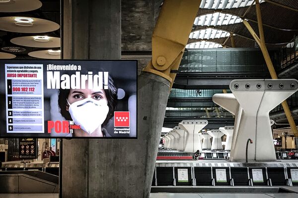 Imagen del aeropuerto de Madrid en agosto de 2020 - Sputnik Mundo