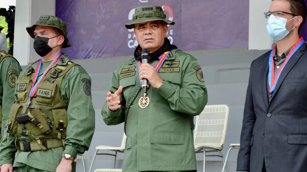Ministro de Defensa de Venezuela, Vladimir Padrino López (centro) - Sputnik Mundo