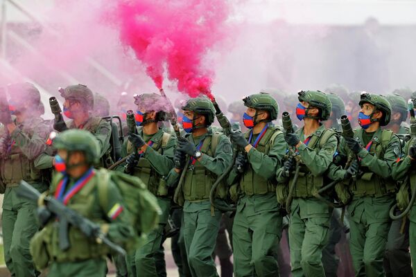 Marcha militar en honor al 200 aniversario de la Batalla de Carabobo en Valencia (Venezuela), el 24 de junio del 2021 - Sputnik Mundo