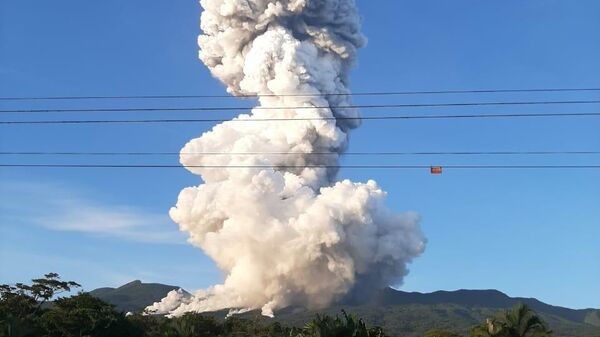 Erupción del volcán Rincón de la Vieja en Costa Rica - Sputnik Mundo