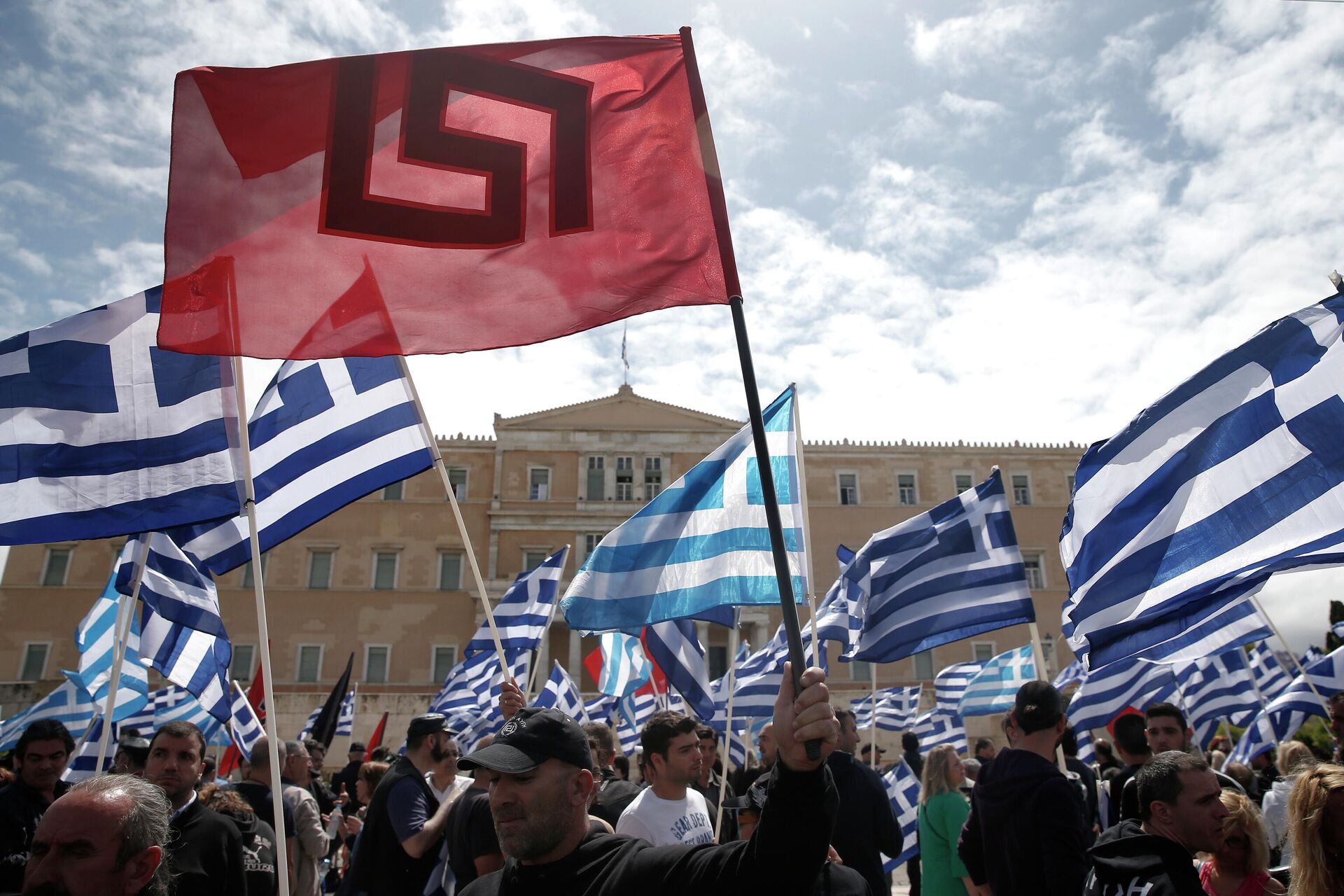 Partidarios del partido Amanecer Dorado participan en una protesta en Atenas, Grecia - Sputnik Mundo, 1920, 02.07.2021