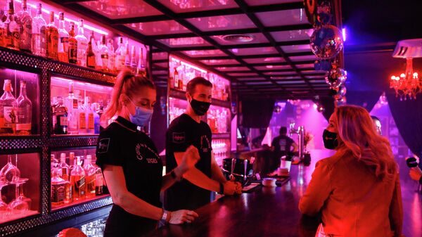 Bar en Barcelona, España - Sputnik Mundo