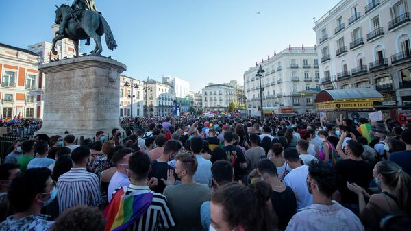 Manifestación para condenar el asesinato de Samuel Luiz en Madrid - Sputnik Mundo