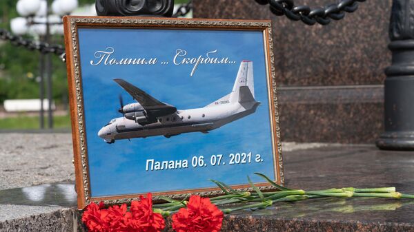 Homenaje al avión siniestrado en la península rusa de Kamchatka - Sputnik Mundo