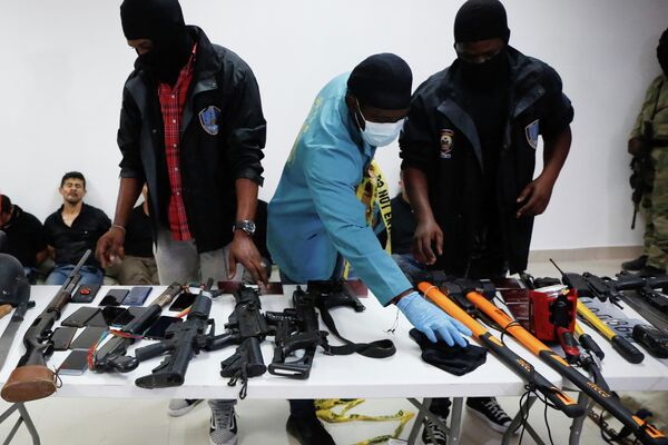 Armas incautadas a los detenidos cómplices del asesinato del presidente haitiano, Jovenel Moise - Sputnik Mundo