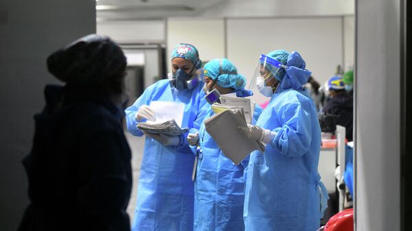 Médicos en un hospital de Arequipa, Perú - Sputnik Mundo
