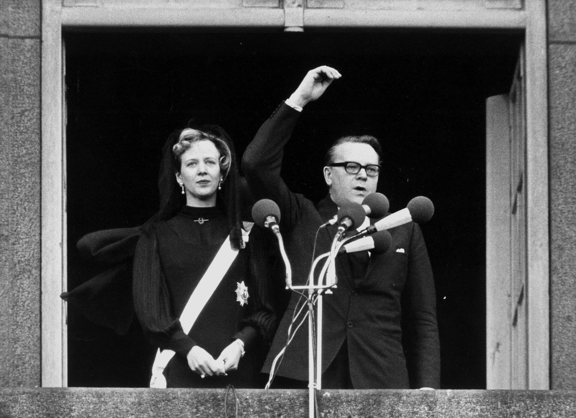 Margarita II es proclamada reina de Dinamarca por el entonces primer ministro del país Jens Otte Krag, el 14 de enero de 1972 - Sputnik Mundo, 1920, 13.07.2021