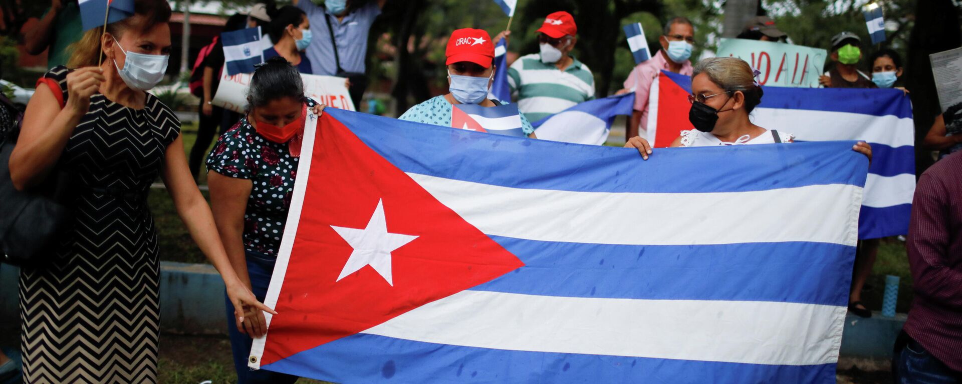 Bandera de Cuba durante las protestas - Sputnik Mundo, 1920, 13.07.2021