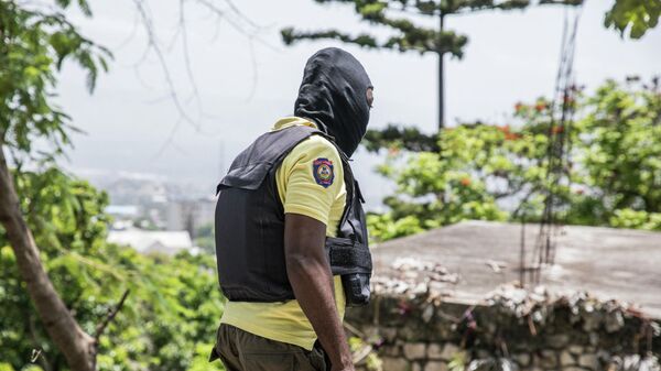 Agente de policía de Haití en Puerto Príncipe - Sputnik Mundo