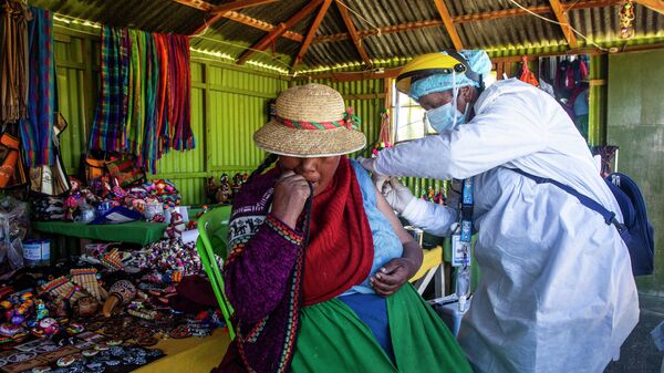 Vacunación contra COVID-19 en Puno, Perú - Sputnik Mundo