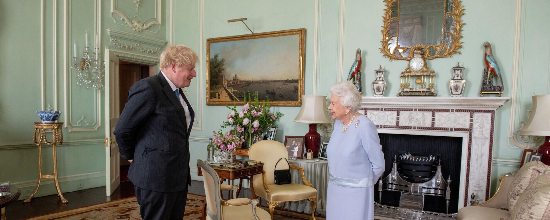 El primer ministro británico, Boris Johnson, se reúne con la reina Isabel II - Sputnik Mundo, 1920, 20.07.2021