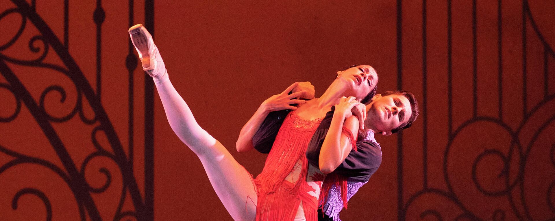 Los primeros bailarines Anette Delgado y Dani Hernández durante su interpretación del ballet 'Carmen' - Sputnik Mundo, 1920, 21.07.2021