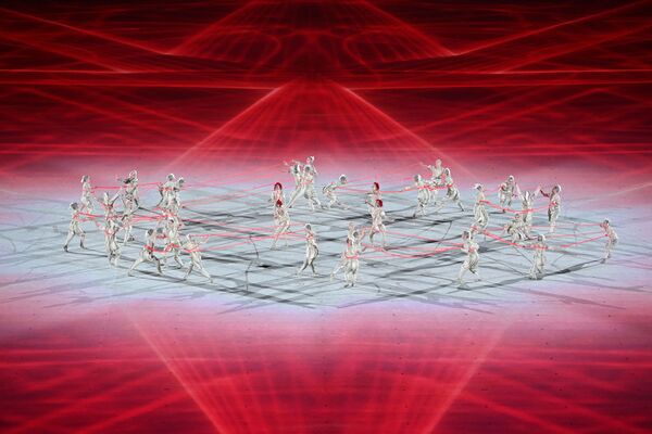 Los bailarines actúan durante la ceremonia de apertura de los JJOO de Tokio 2020 en el estadio olímpico de la capital japonesa. - Sputnik Mundo