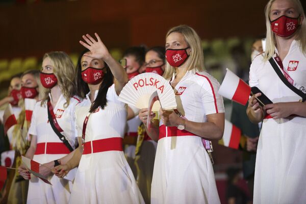 Miembros de la selección de Polonia durante la ceremonia de inauguración de los JJOO de Tokio. - Sputnik Mundo
