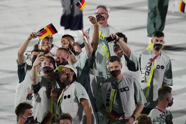 Los atletas de Alemania desfilan durante la ceremonia de apertura. - Sputnik Mundo