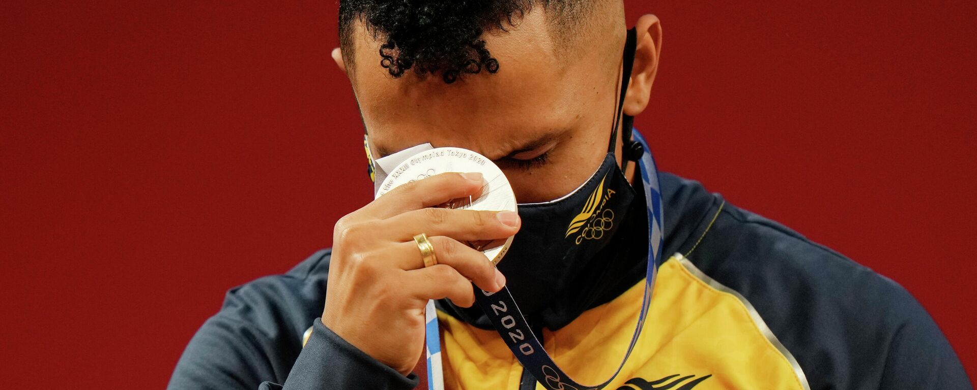 El colombiano Luis Javier Mosquera se hizo con la primera medalla de Colombia en los Juegos Olímpicos de Tokio 2020, al lograr la plata en la categoría de los 67 kilos masculinos de levantamiento de pesas - Sputnik Mundo, 1920, 25.07.2021