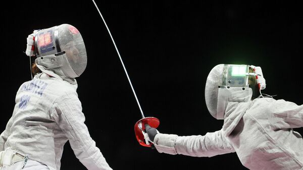 El partido por la medalla de oro durante los JJOO 2020 en Tokio. Sofya Velikaya del Comité Olímpico Ruso en acción contra Sofia Pozdniakova del mismo equipo - Sputnik Mundo