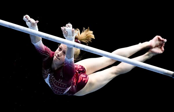 La gimnasta rusa Viktoria Listunova, de 16 años. - Sputnik Mundo