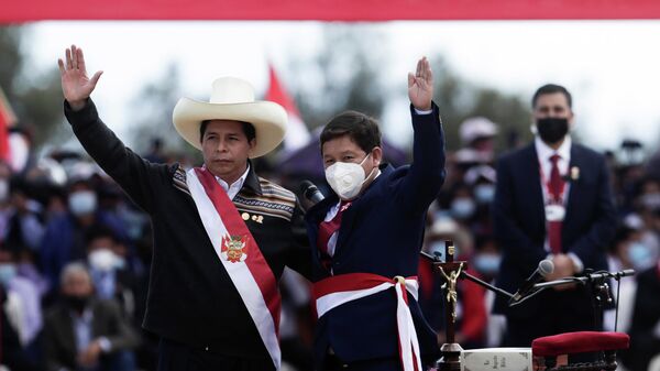 El presidente de Perú, Pedro Castillo, junto al primer ministro, Guido Bellido  - Sputnik Mundo