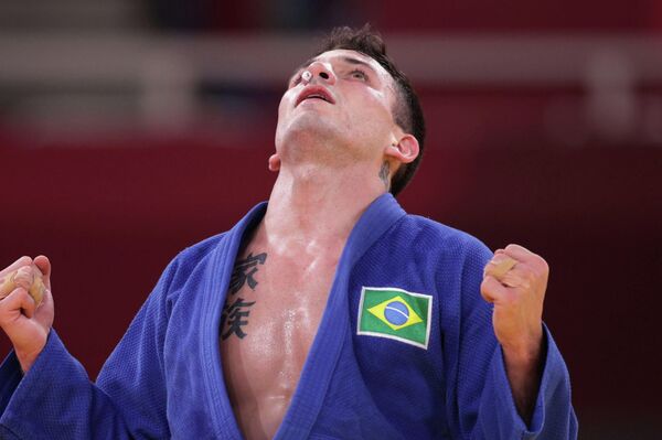 Daniel Cargnin, judoca de Brasil, celebra su bronce olímpico - Sputnik Mundo