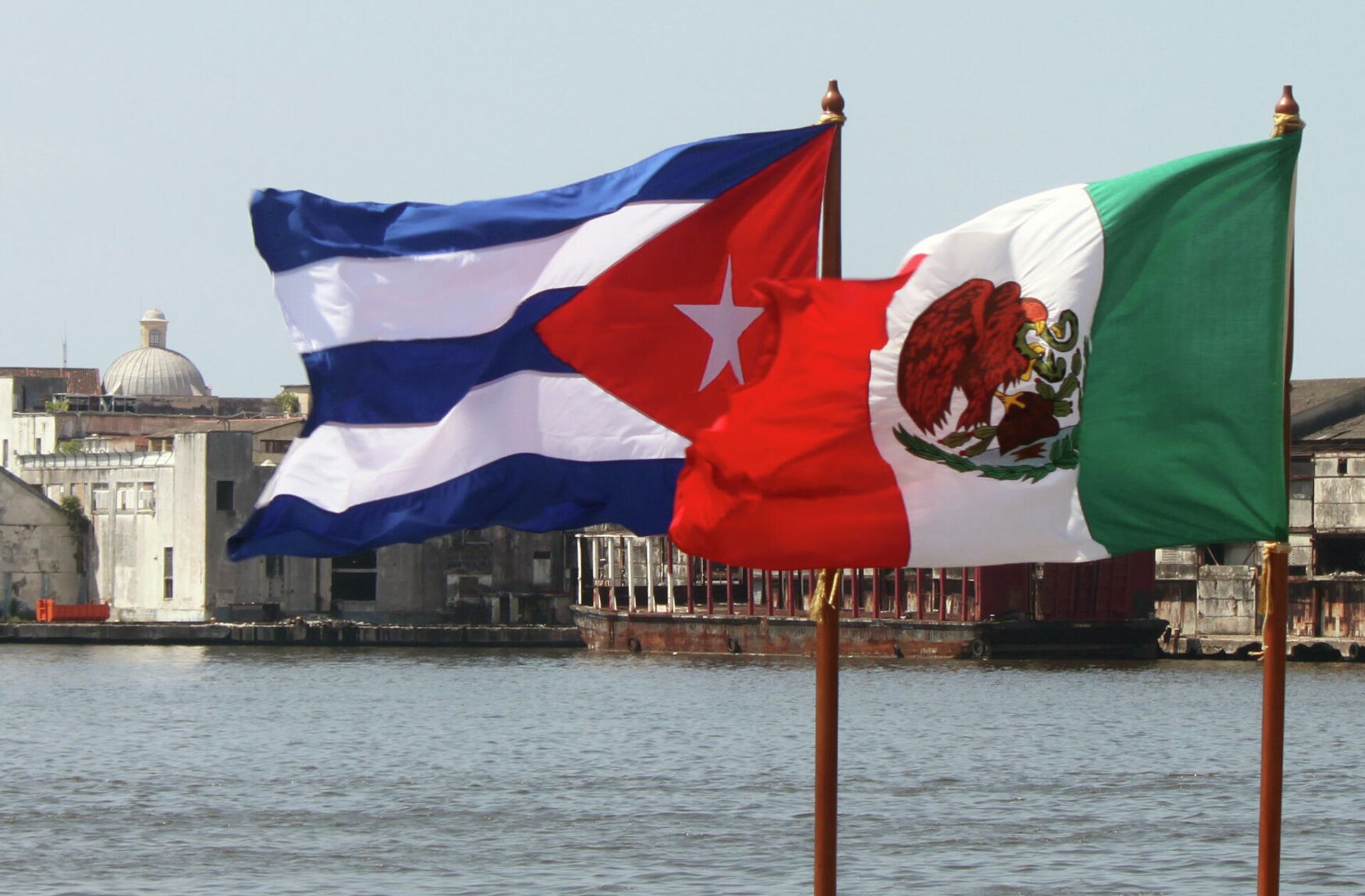 Banderas de Cuba y México - Sputnik Mundo, 1920, 31.07.2021