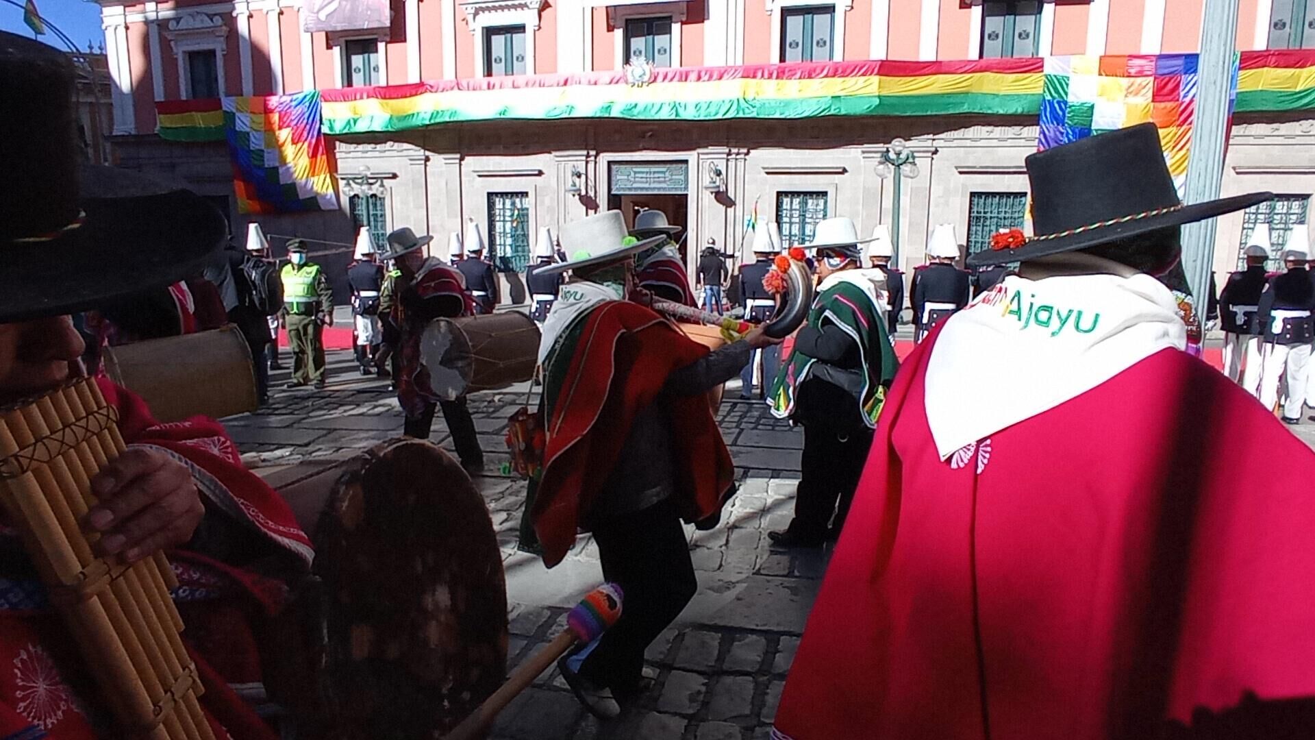 Celebraciones por la independencia de Bolivia en la Plaza Murillo, frente a la sede del Gobierno - Sputnik Mundo, 1920, 06.08.2021