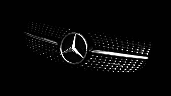 La parte delantera de un automóvil de la marca Mercedes Benz - Sputnik Mundo