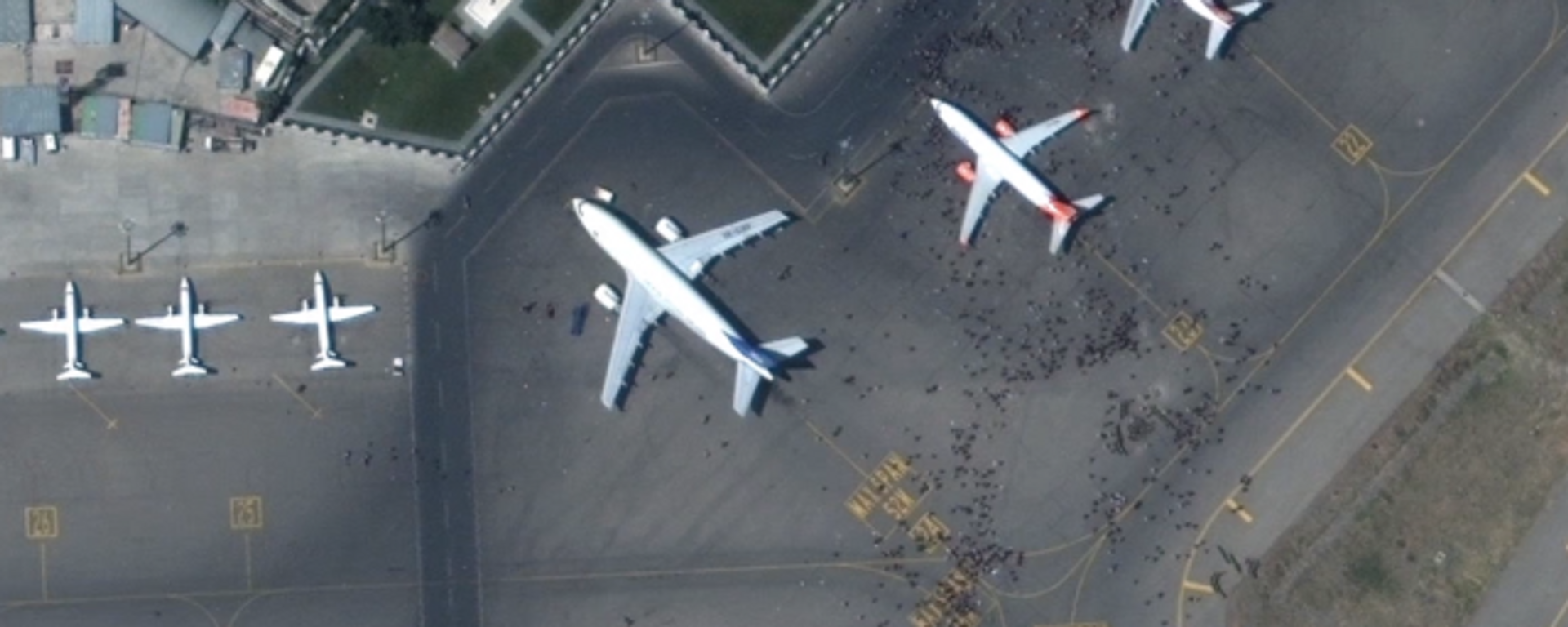 Las imágenes por satélite del caos en el aeropuerto de Kabul - Sputnik Mundo, 1920, 17.08.2021