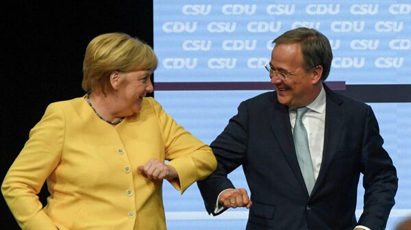 La canciller saliente de Alemania, Angela Merkel, y el candidato de la CDU, Armin Laschet - Sputnik Mundo
