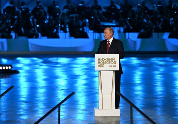 Vladímir Putin, presidente de Rusia, abre el concierto de gala, en el marco de la celebración del 800 aniversario de Nizhni Nóvgorod. - Sputnik Mundo