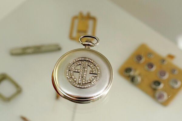 El reloj de bolsillo con incrustaciones de diamantes de Al Capone - Sputnik Mundo