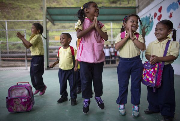 Alumnos de una escuela primaria en Caracas, Venezuela. - Sputnik Mundo