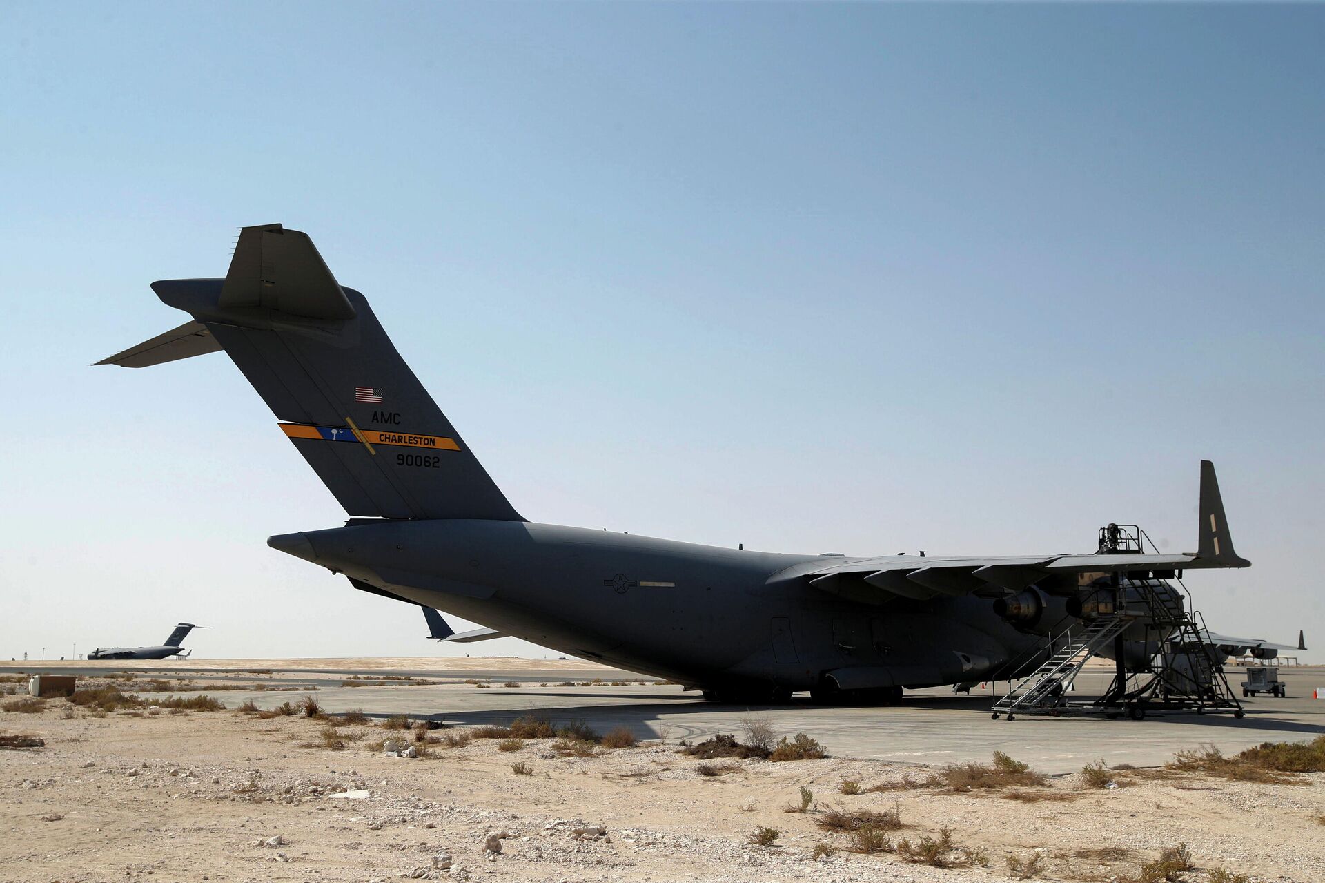 Aviones de la Fuerza Aérea de EEUU, que se utilizaron para evacuar a personas de Afganistán, en la base aérea de Al Udeid en Doha, Catar, el 4 de septiembre de 2021 - Sputnik Mundo, 1920, 04.09.2021