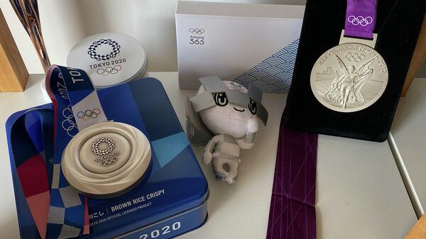 Una medalla de plata de los JJOO Tokyo 2020 - Sputnik Mundo
