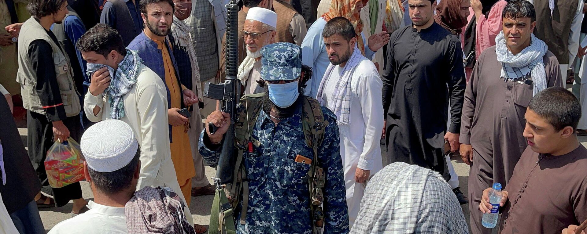 Un miembro de las fuerzas de seguridad talibanes hace la guardia en Kabul, Afganistán, 4 de septiembre de 2021 - Sputnik Mundo, 1920, 10.09.2021
