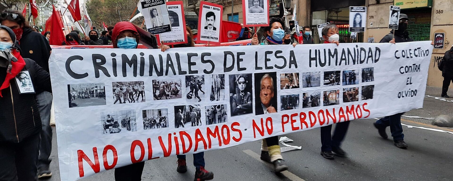 Lienzo con los rostros de los criminales de la dictadura chilena y la frase no olvidamos, no perdonamos - Sputnik Mundo, 1920, 10.11.2021