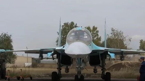 Así es como los bombarderos Su-34 dan en los blancos enemigos - Sputnik Mundo