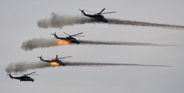 Varios helicópteros de ataque      Mi-24 durante las maniobras Zapad-2021 en la región rusa de Nizhni Nóvgorod. - Sputnik Mundo