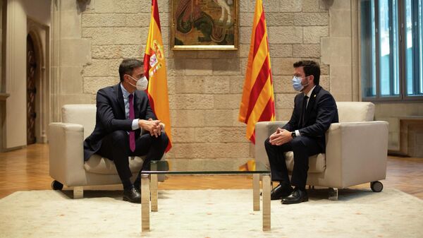 El presidente del Gobierno, Pedro Sánchez, reunido con el presidente de la Generalitat, Pere Aragonès - Sputnik Mundo