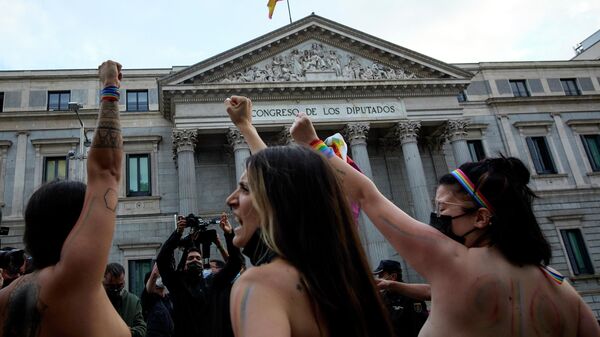Femen se manifiesta contra la homofobia - Sputnik Mundo