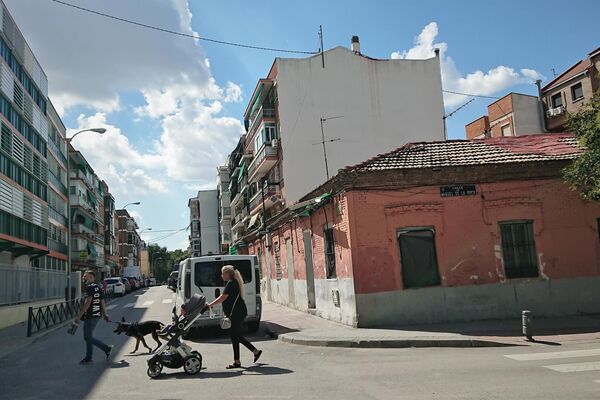 La calle Peironcely, fotografiada por Robert Capa, en el barrio de Vallecas (Madrid) - Sputnik Mundo