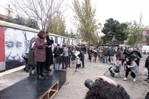 Inauguración de los murales en 2018 en la Plaza del Fotógrafo Robert Capa, en el barrio de Vallecas (Madrid) - Sputnik Mundo