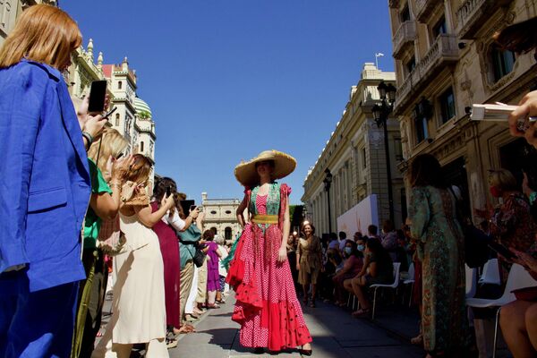 Desfile de Sevilla Flamenca - Sputnik Mundo
