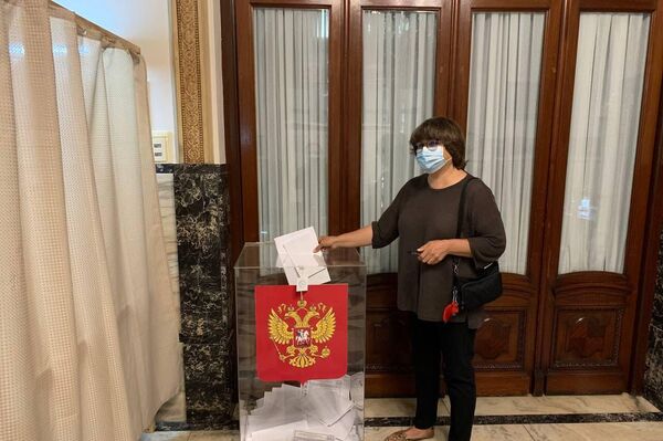 Rusos votan en las elecciones a la Duma de Estado en Uruguay - Sputnik Mundo