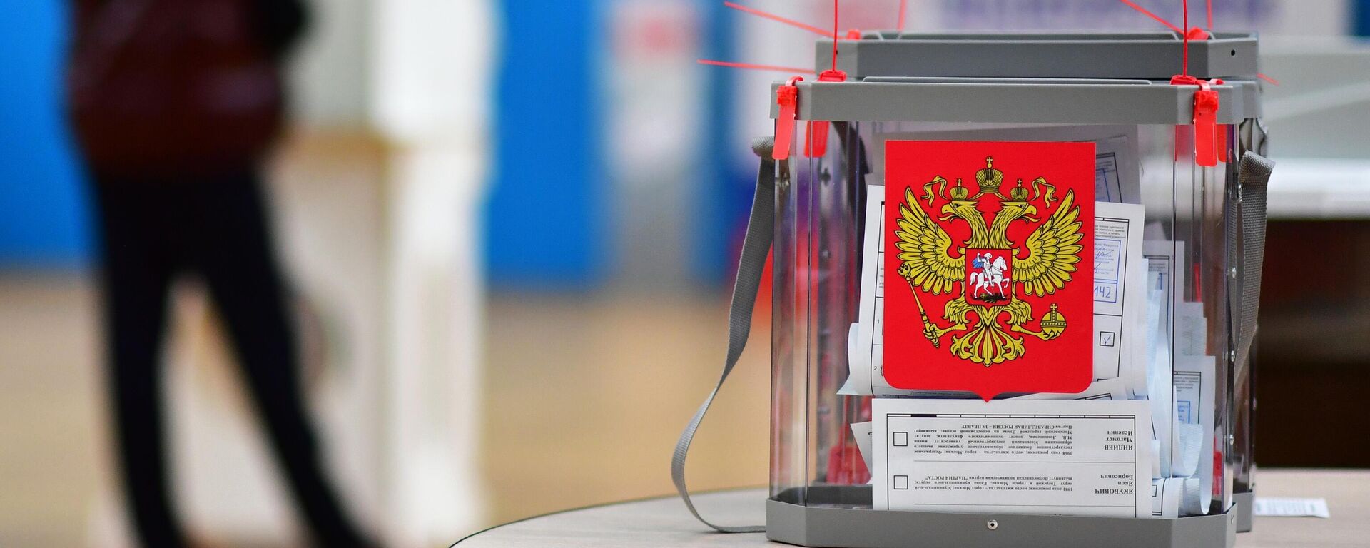 Una urna en las elecciones parlamentarias en Rusia - Sputnik Mundo, 1920, 12.01.2024